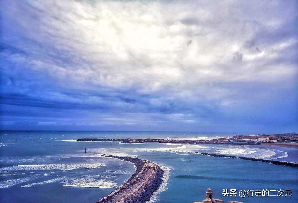 比舍万沙夫更美的“蓝城”,大西洋的风就在耳边吹过,还可以吸猫