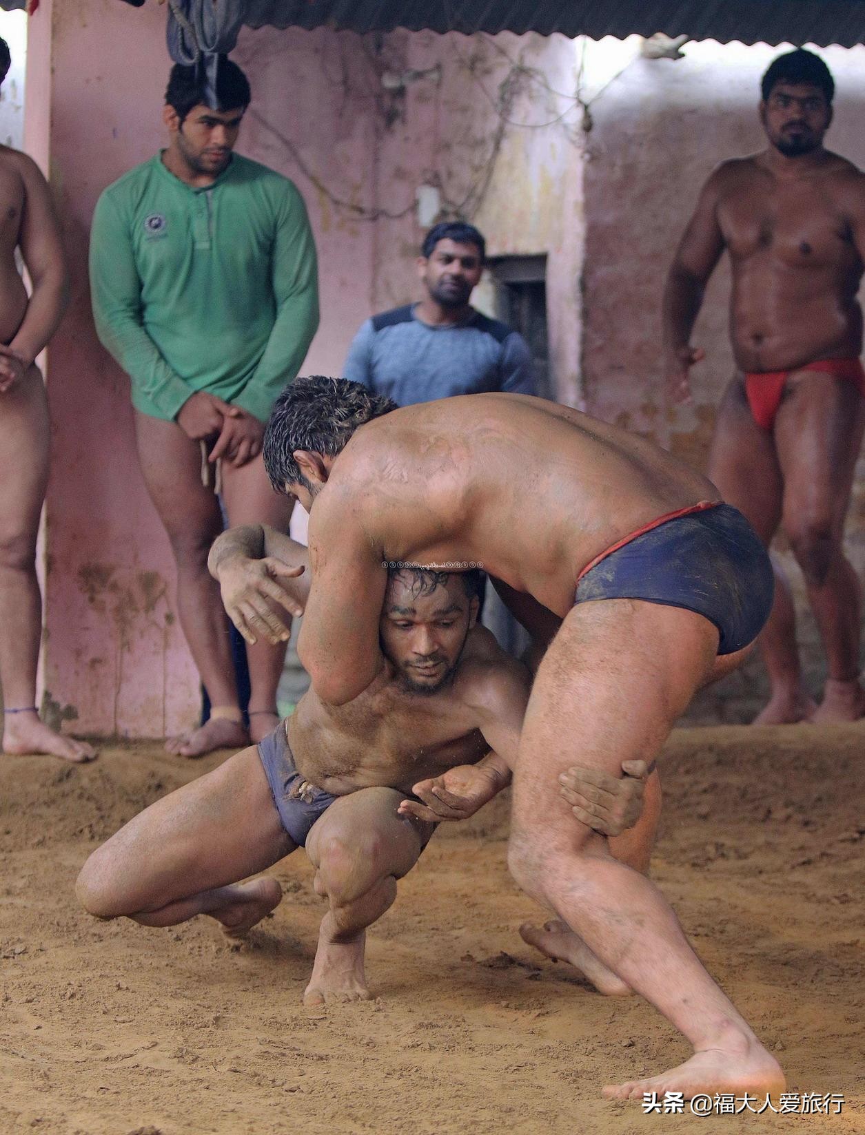 印度传统库什蒂表演者，泥坑里面讨生活，每天除了训练还是训练