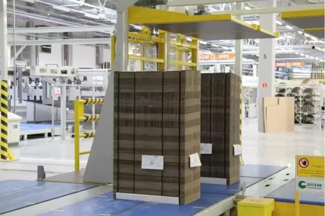 投资个智能纸箱厂多少钱 (投资大型纸箱厂前景如何)