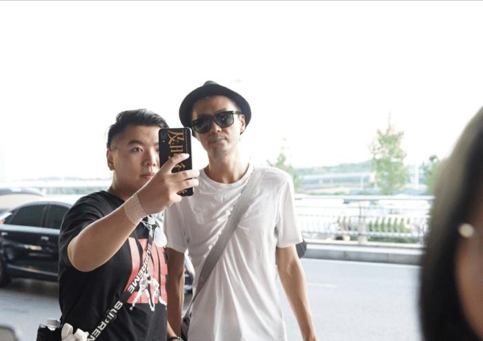 朴树瘦得皮包骨,朴树带狗头帽练瑜伽