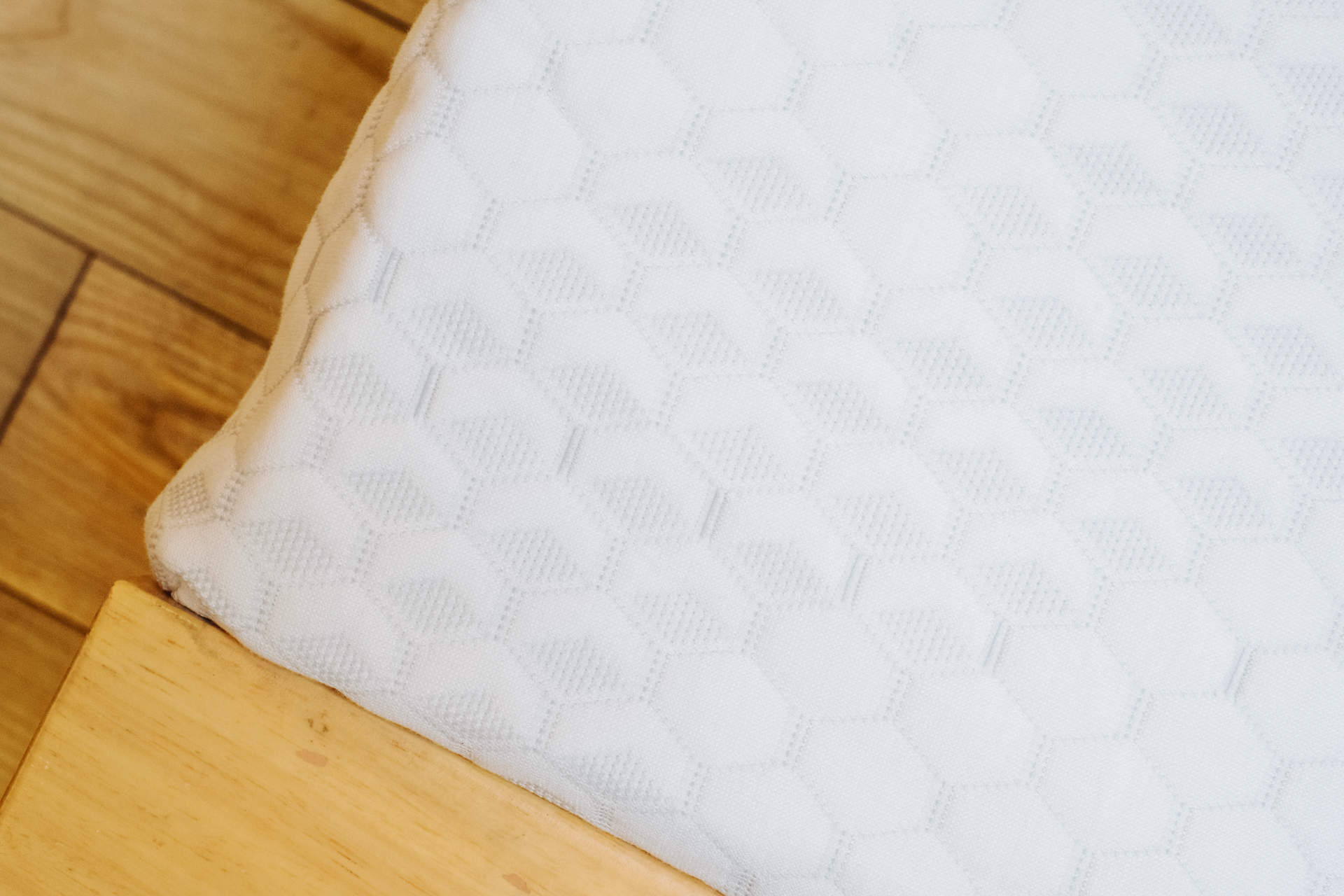 正宗乳胶床垫特点是什么,大品牌乳胶床垫是真的吗