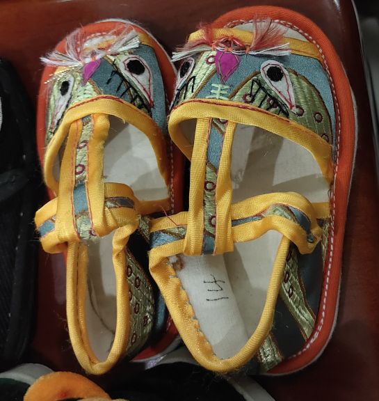 少数民族服装与服饰传承,儿童传统服饰