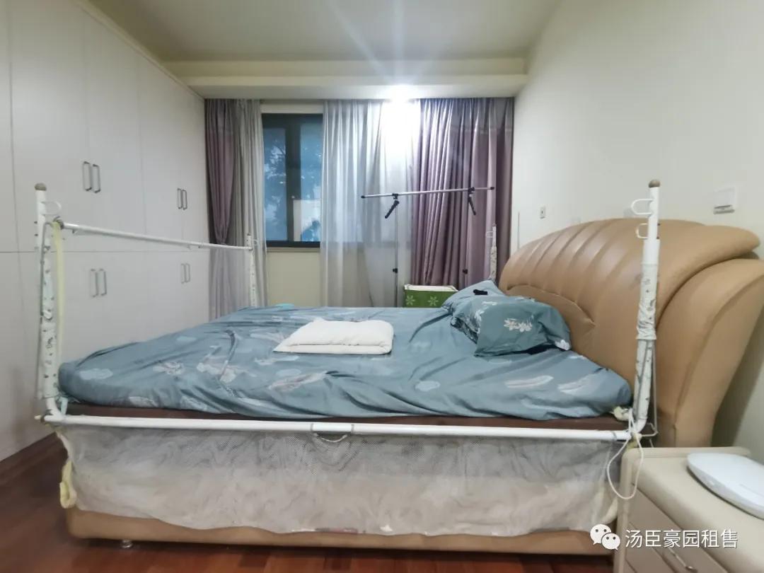 张江汤臣豪园四期新挂牌109㎡大两房一套，精装修诚意出售