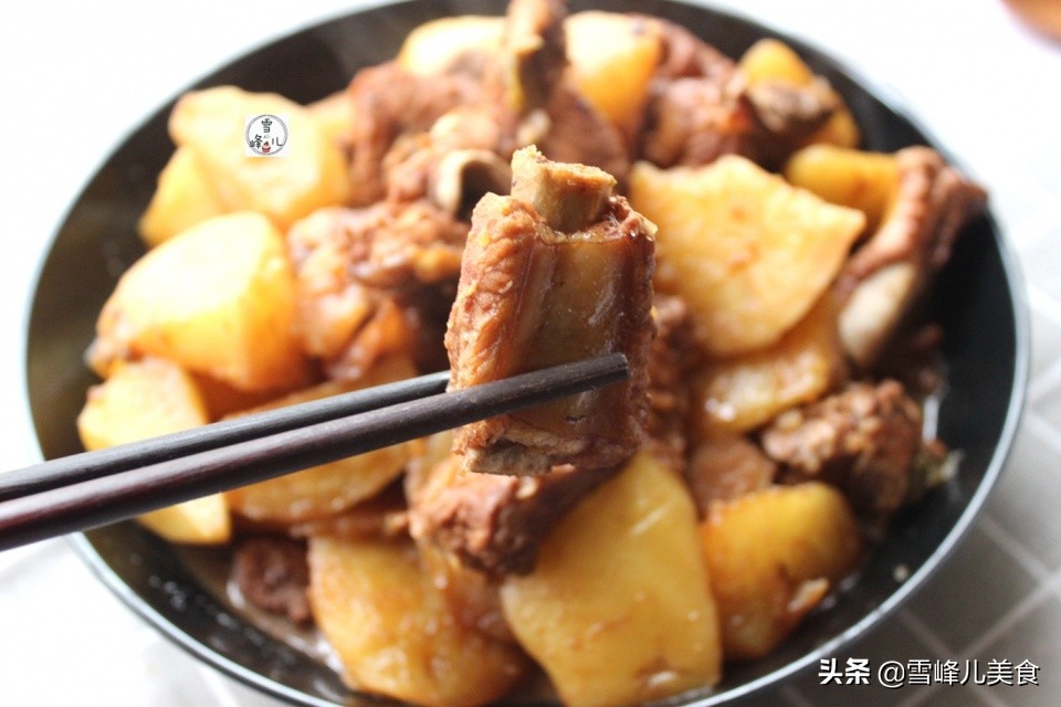 60年老厨师透露给我8道特色美食,炖排骨盐放早了又柴又硬怎么补救