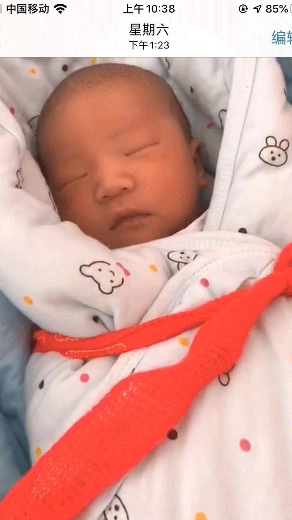 月经淋漓不尽一个多月偶有血块,月经淋漓不尽一个月小腹坠痛