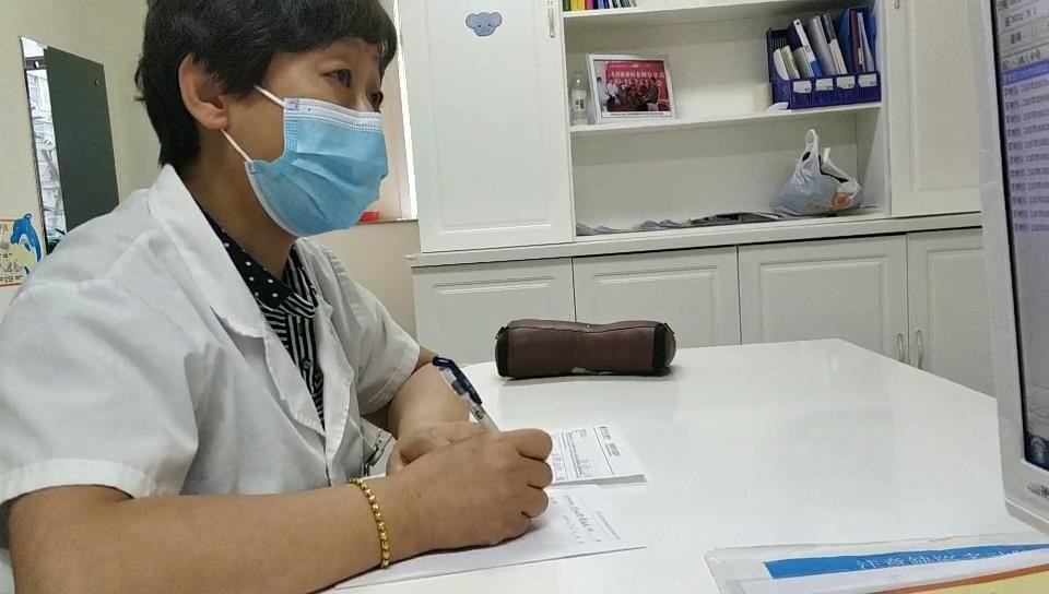 8个月宝宝发育迟缓智力不过关,8个月婴儿还不会坐稳怎么办