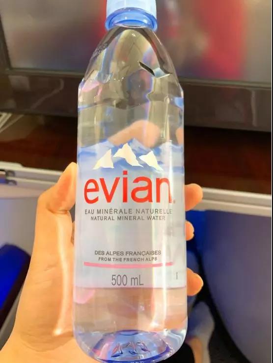 卡塔尔航空777经济舱体验,卡塔尔航空qsuite商务舱是哪个飞机