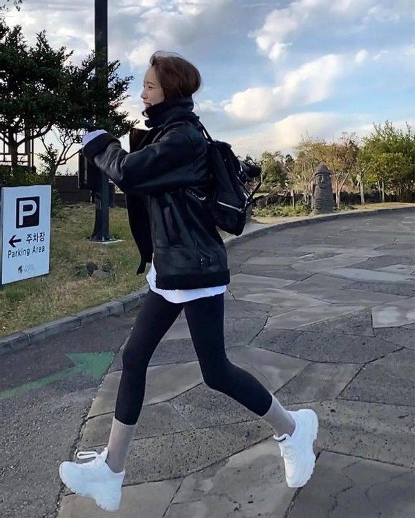 非常流行的鲨鱼裤穿法,鲨鱼裤搭配什么样子的老爹鞋