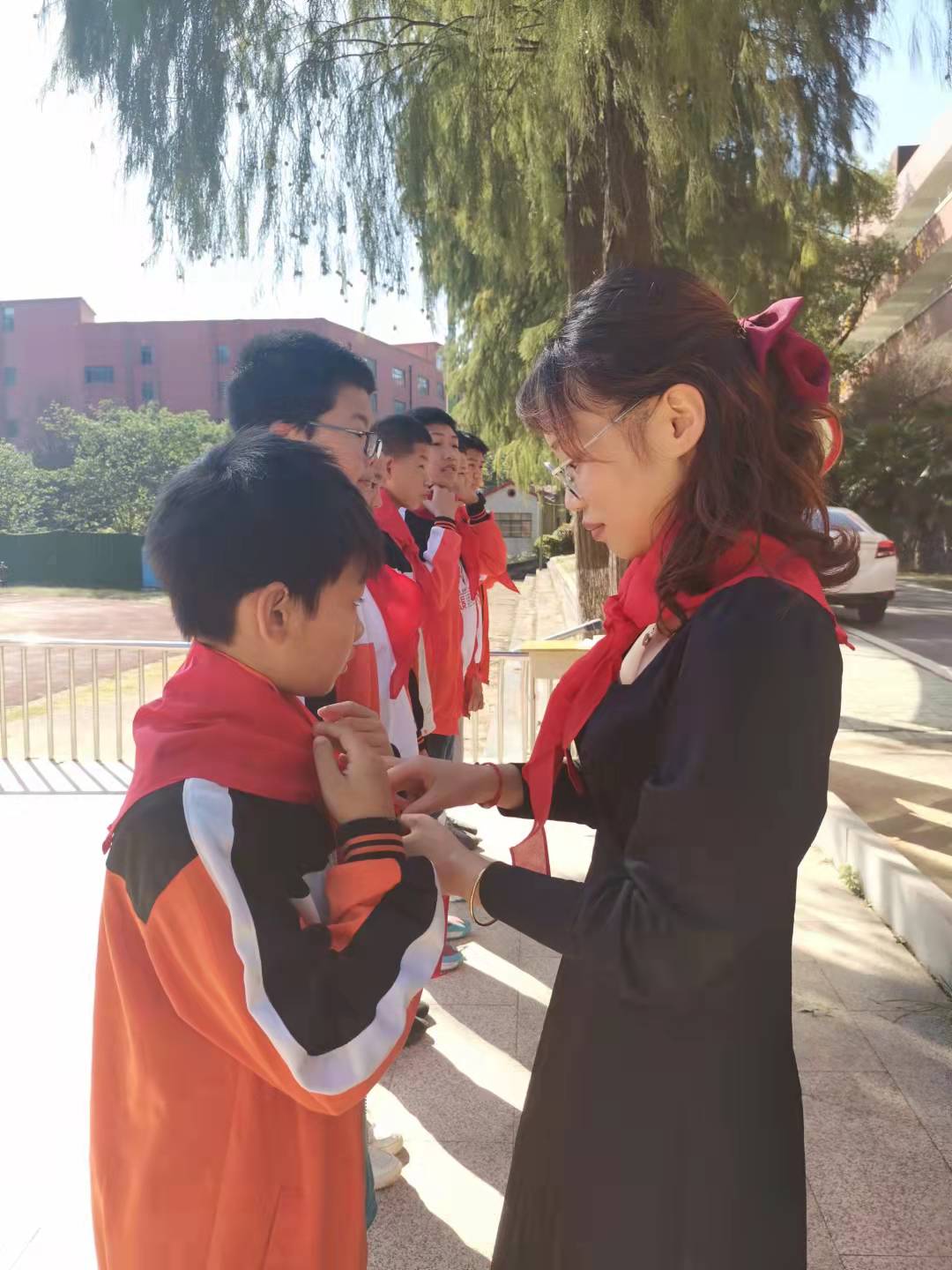 国旗红领巾队旗,队旗飘扬