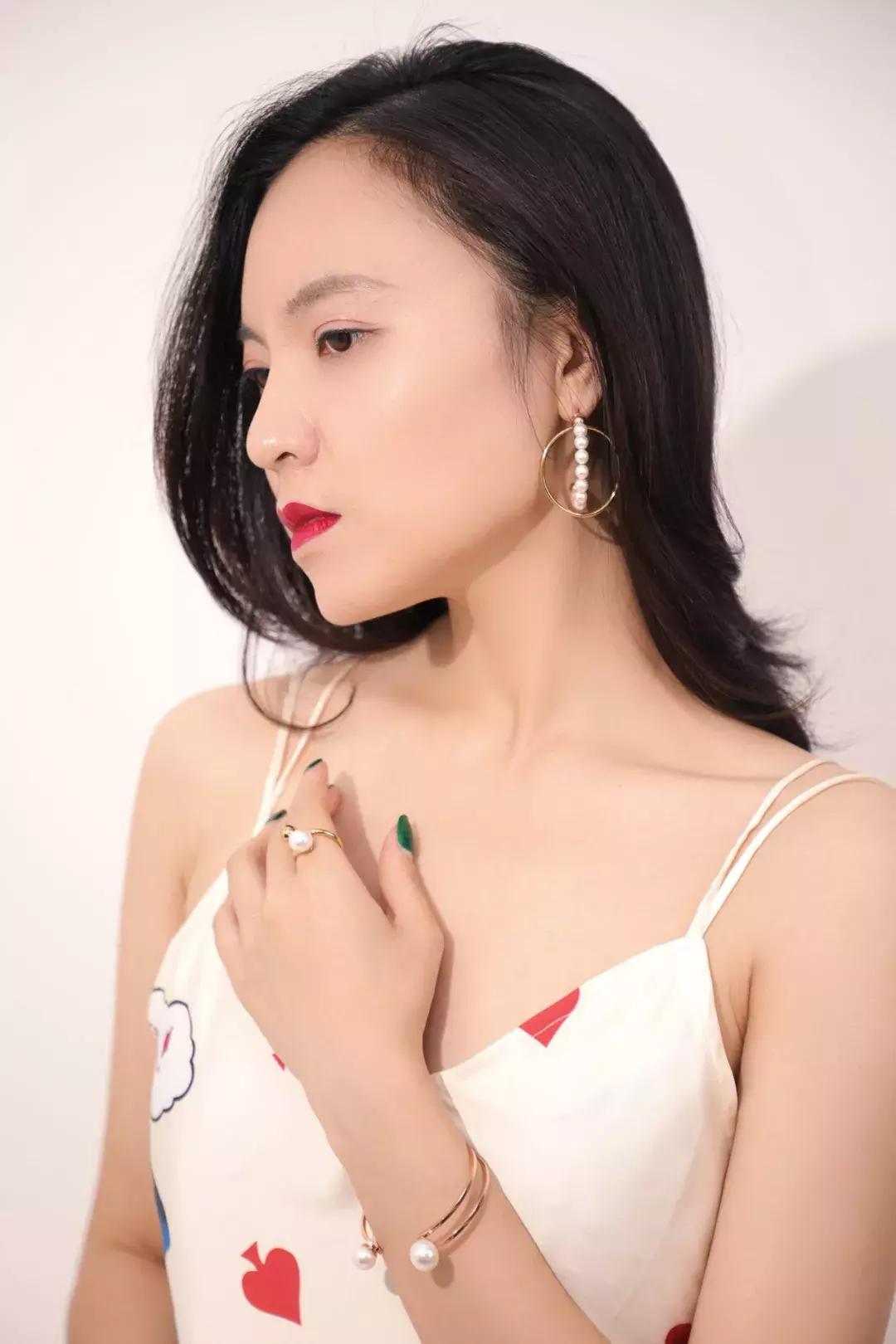 刘亦菲耳环搭配图片,刘亦菲脸小吗