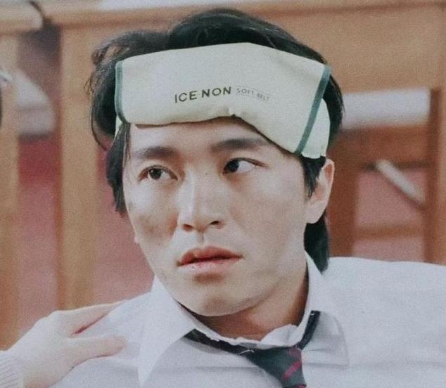 周星驰白发落泪视频,周星驰满头白发