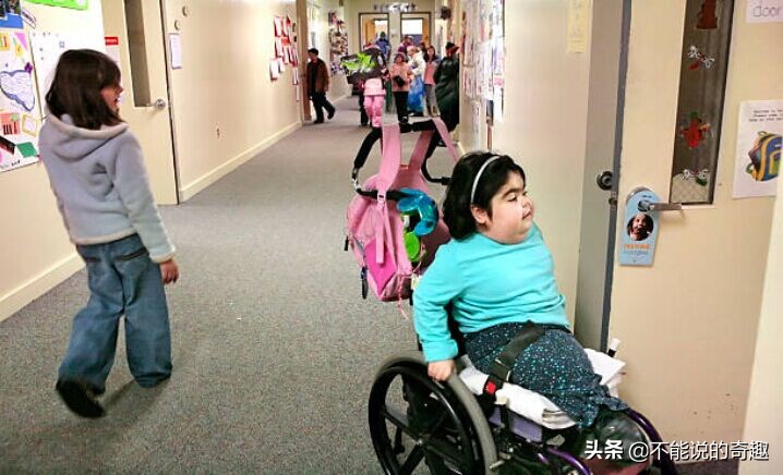 缃曡鐨勭編浜洪奔濂冲,闂厜鐏笅鐨勭編浜洪奔