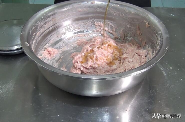 猪肉丸子怎么做好吃又嫩视频,猪肉丸子怎么做又滑又嫩又好吃