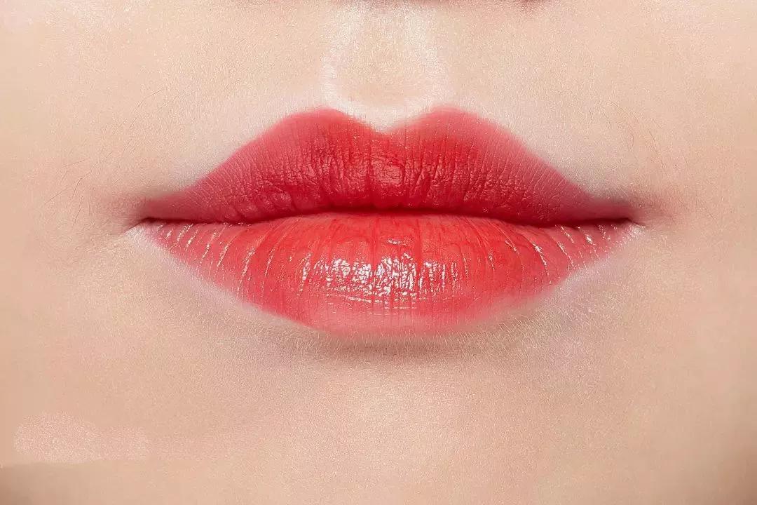 嘴巴有点突出怎么化唇妆,没有唇形怎么画唇妆手把手教