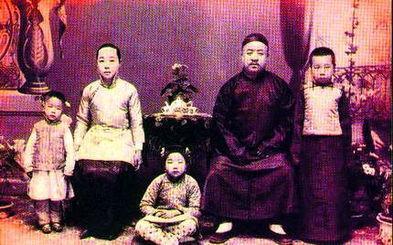 师生恋意外怀孕，打胎时一意外发现改变主意，生下当代最红女作家