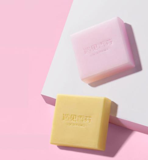 脸颊两边有螨虫用什么东西,螨虫在脸上分泌的物体