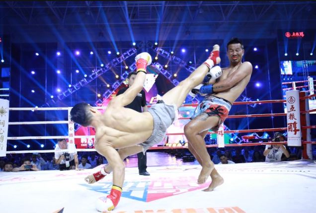 中国泰拳第一人韩飞龙,韩飞龙三次读秒ko泰拳王