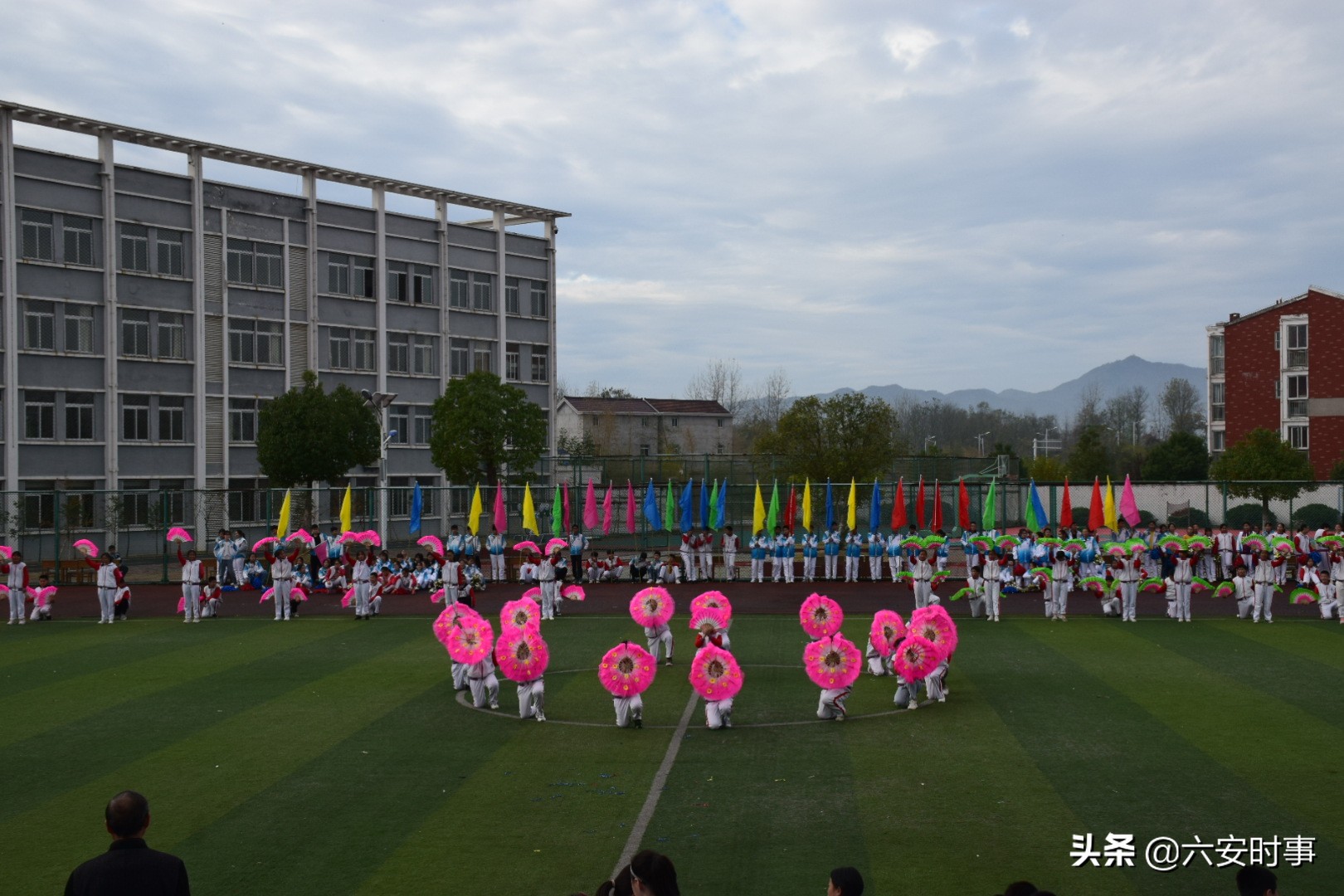 天峰中学运动会,2019年新一中田径运动会开幕式