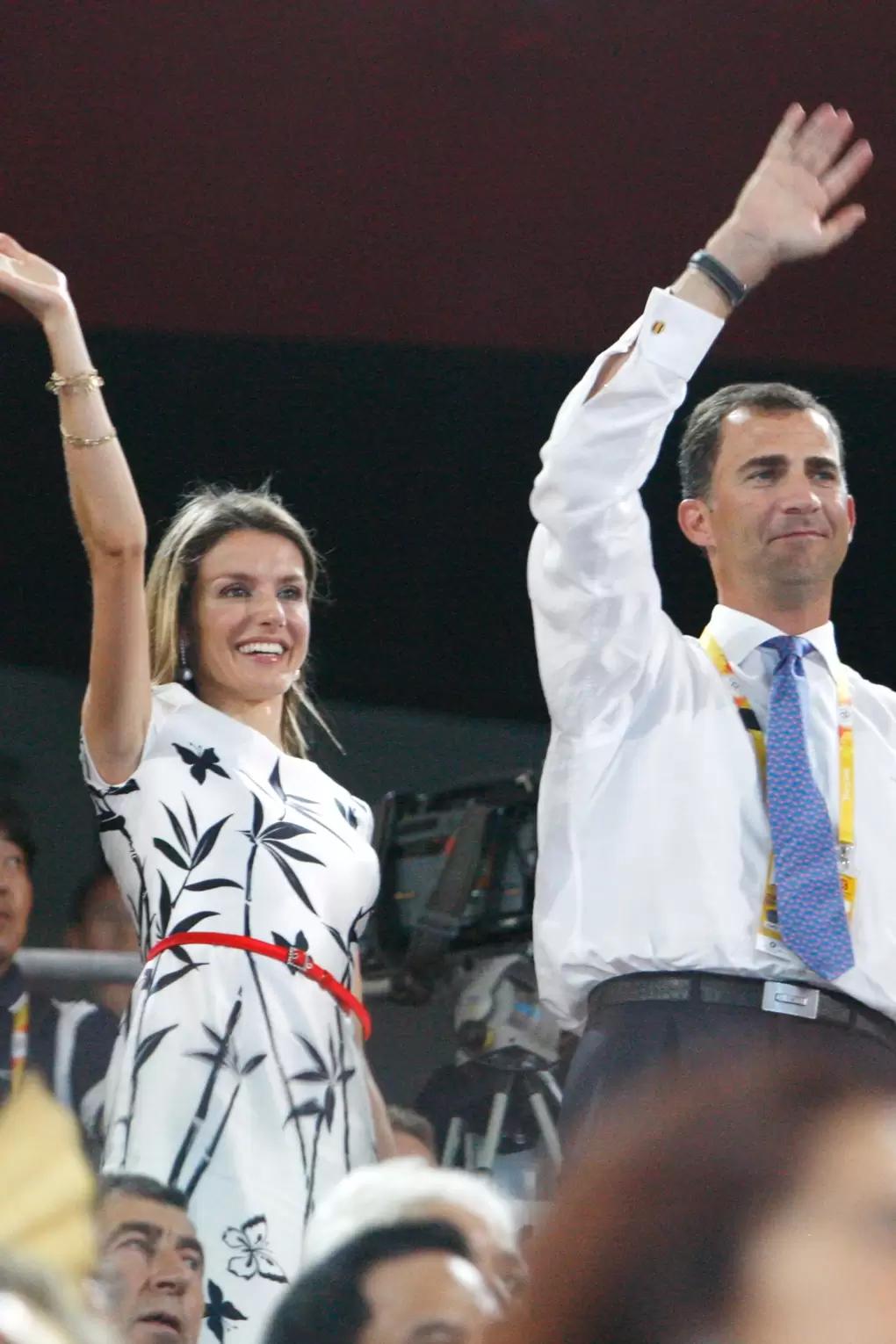 谁说莱蒂齐亚不爱珠宝？光是腕间都很精彩，最爱婆婆送的字母手链