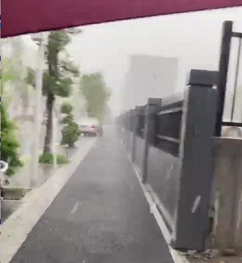 深圳暴雨致多人被困消防紧急救援,深圳暴雨引发洪水浸死车内司机