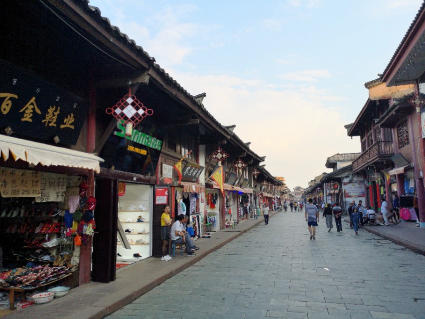 尴尬了！自驾游途中车牌不见了怎么办？这样做保证不扣分！