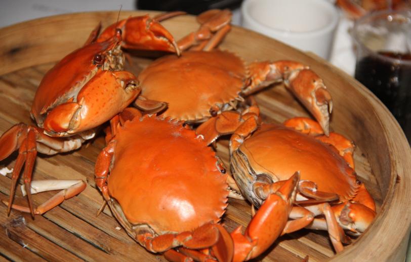 蒸螃蟹用冷水还是热水,蒸螃蟹用水还是热水好