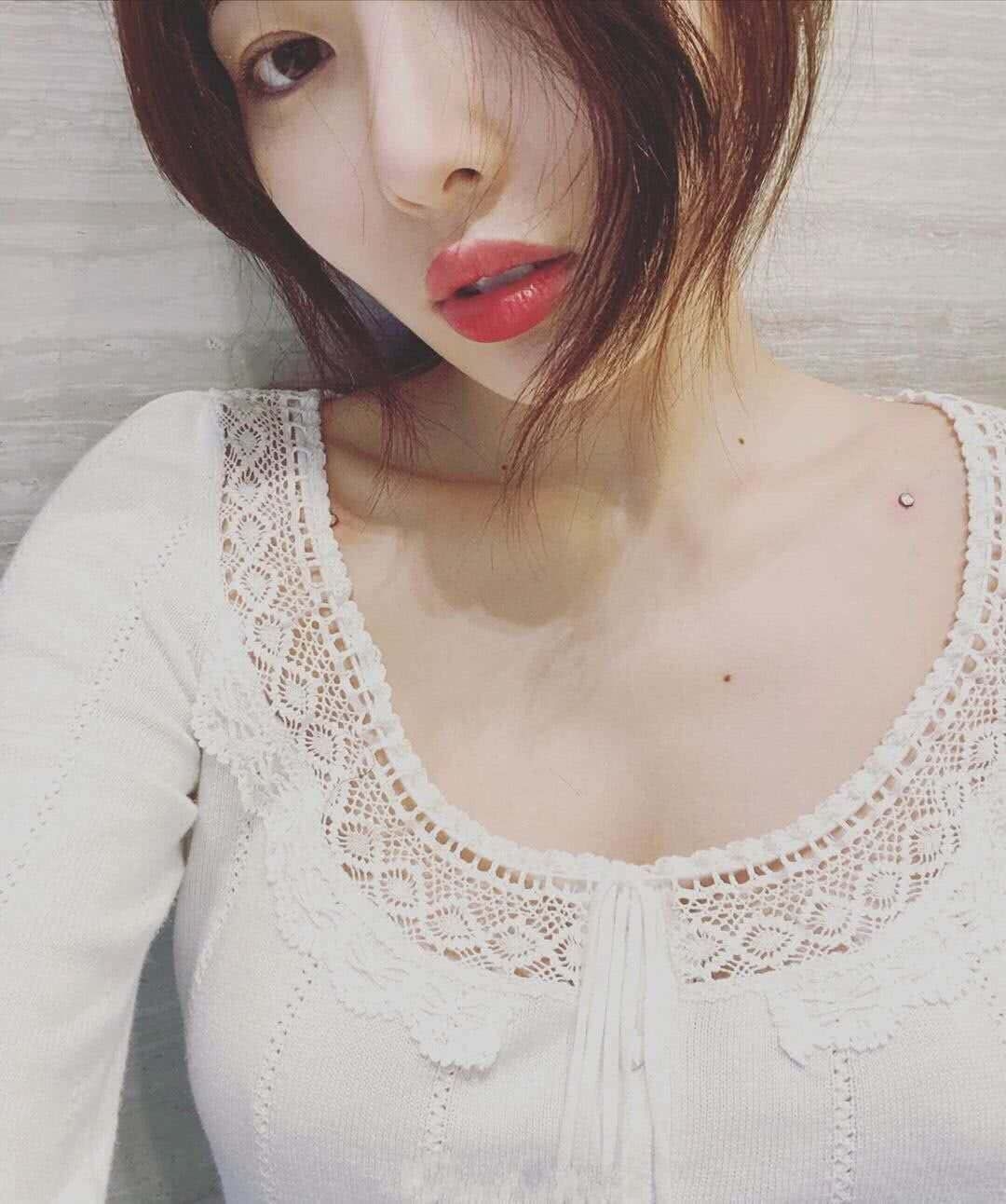 泫雅穿白衬衣抖音跳舞视频,泫雅穿绿色衬衫