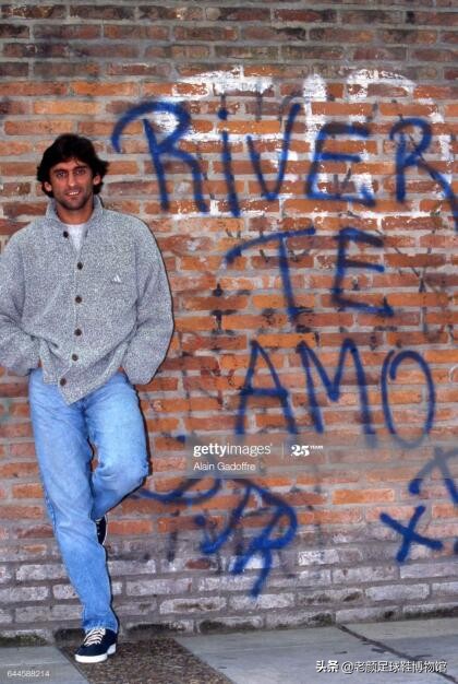 马赛回旋是马拉多纳发明的吗,1998年世界杯齐达内马赛回旋