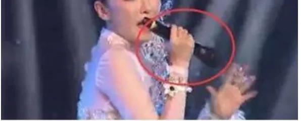 萨顶顶为何能唱那么高,萨顶顶为什么能唱那么高音