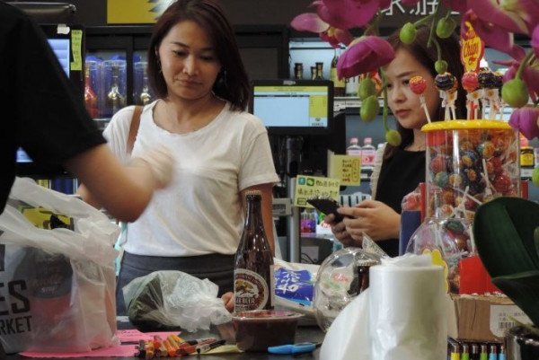 外籍留学生主动申请防疫志愿者,外国友人在天津做防疫志愿者