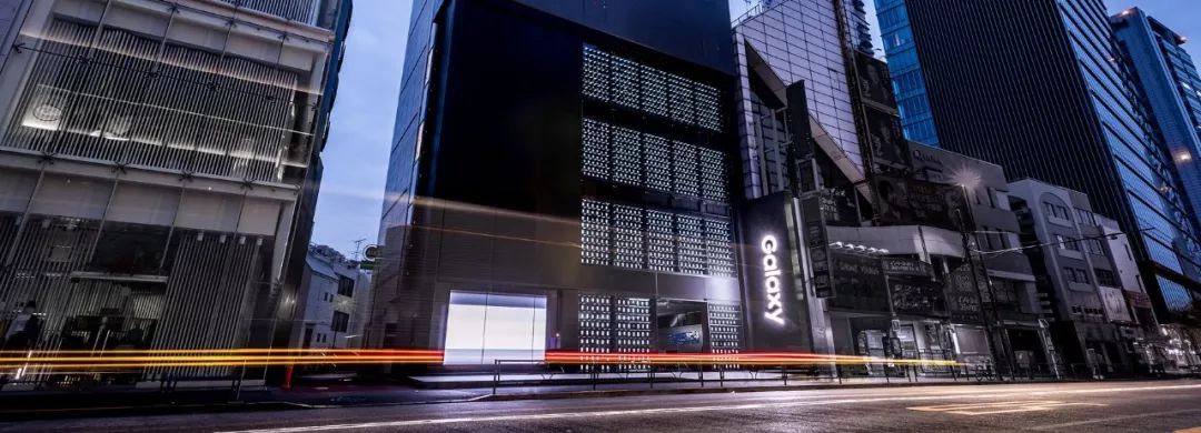 用1000+部Galaxy装饰外墙，东京的这家三星商店有点厉害