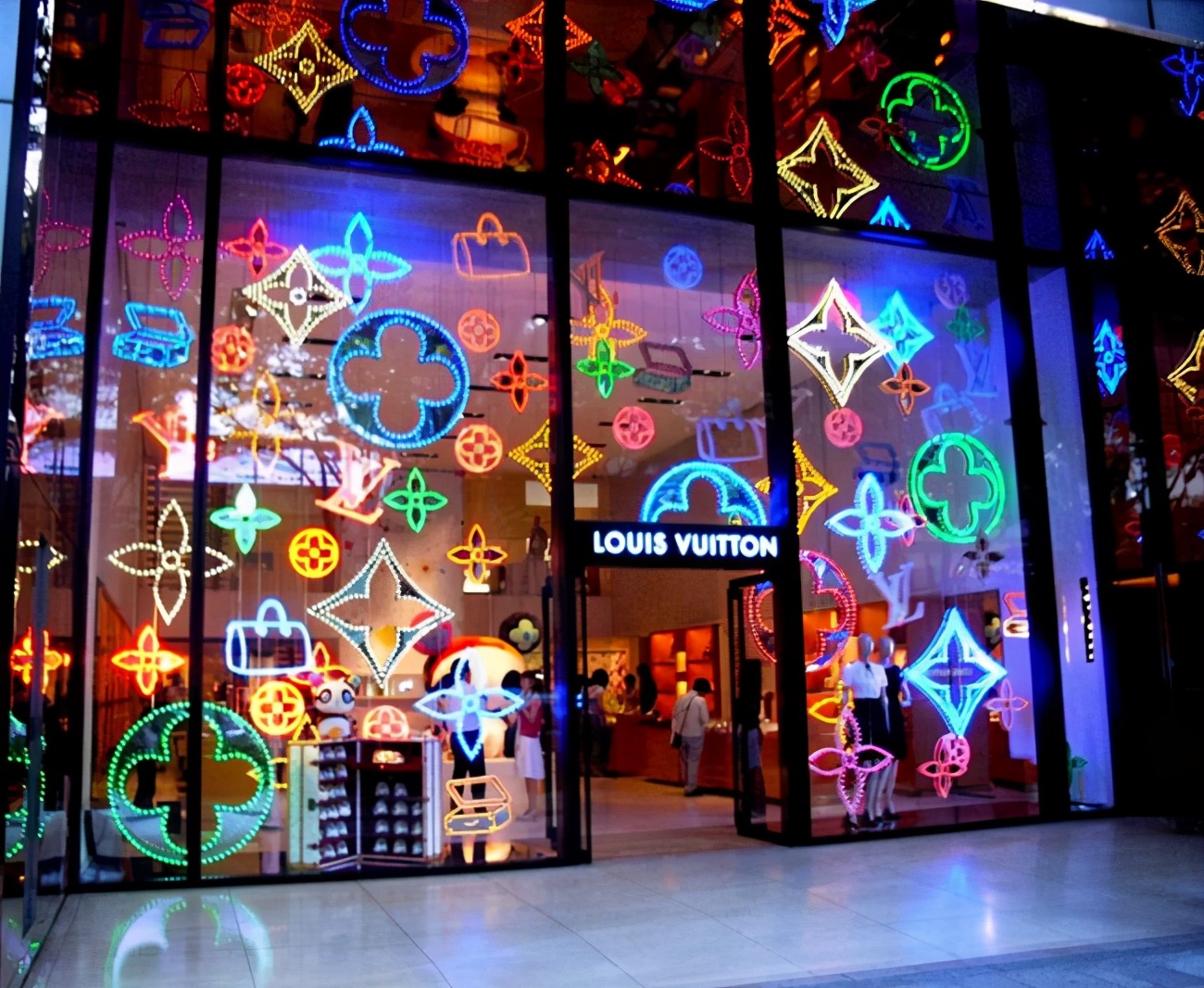 lv路易威登成都,lv和川久保玲的联名