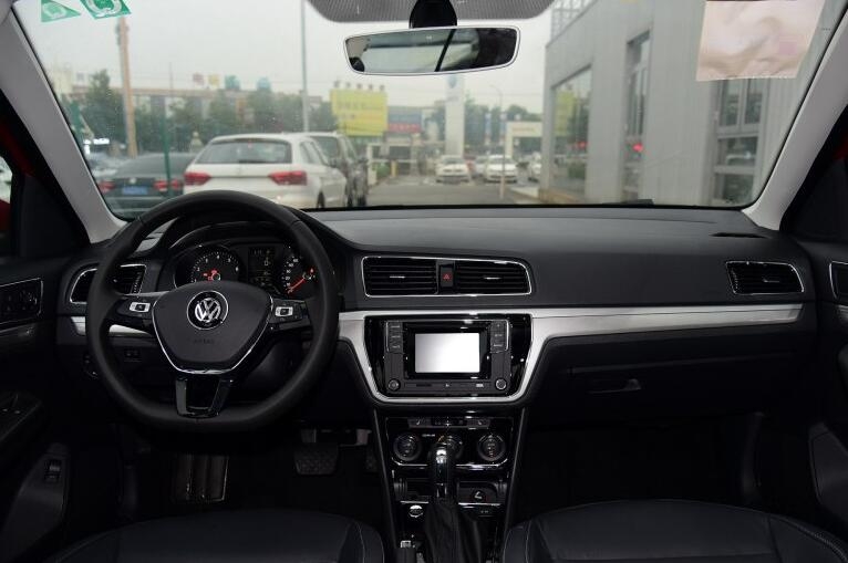 7万预算是选15年销量王的大众朗逸11年操控更好的马自达睿翼