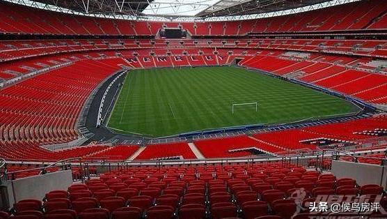 贵阳八人制足球场,贵阳八万人足球场航拍