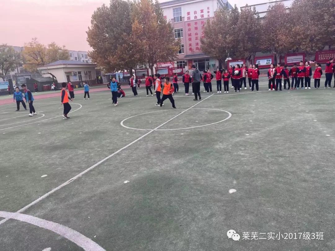 中队足球队比赛,庆祝足球队获胜