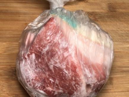 给肉解冻,给肉解冻是用冷藏还是泡在水里好