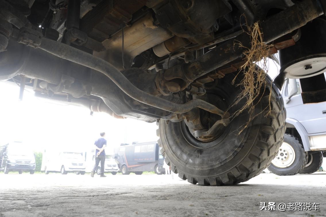 重庆铁马6x6军用车多少马力,重庆铁马6x6军用越野车