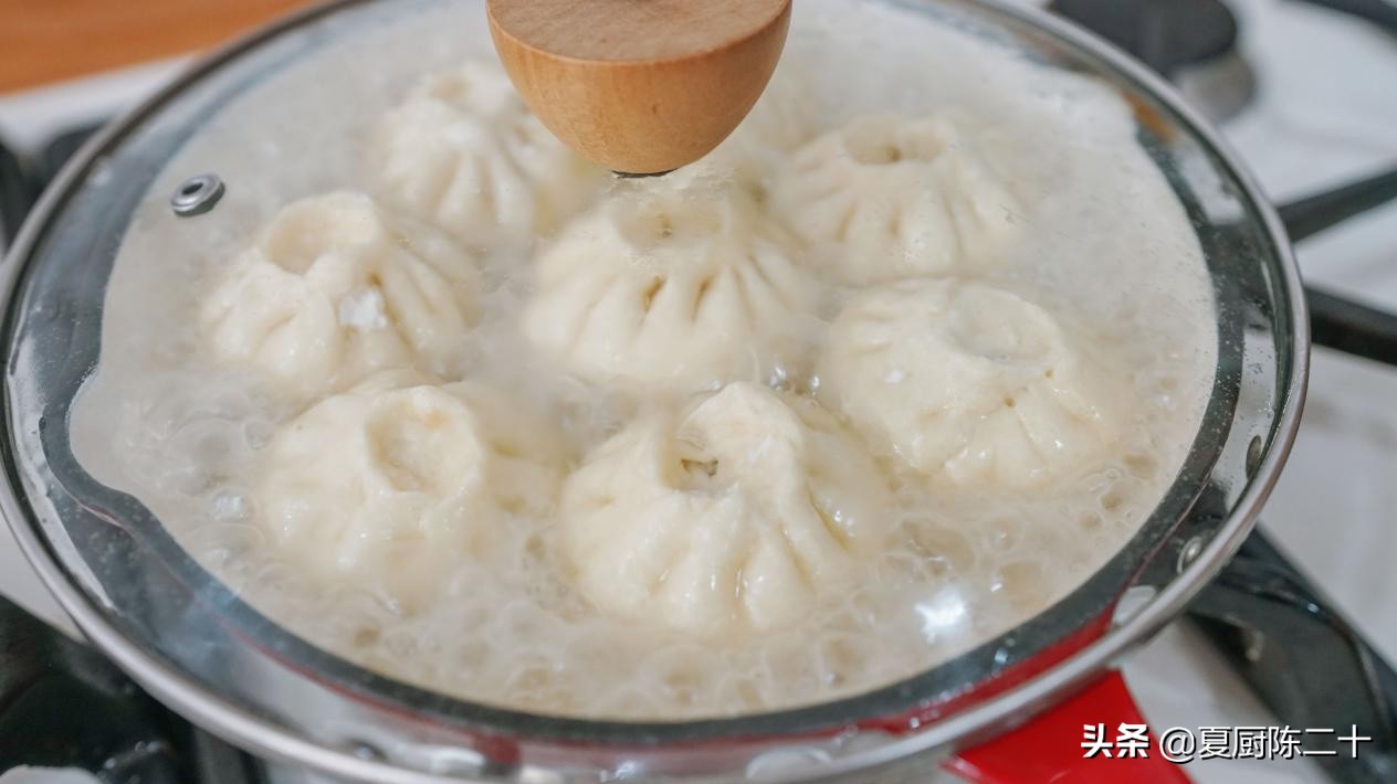 一口一个包子皮,一口一个爆汁生煎包
