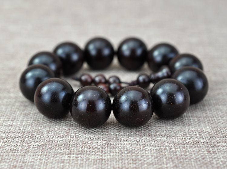 小叶紫檀瘤疤手串为什么容易开裂,黄花梨和小叶紫檀哪个容易开裂