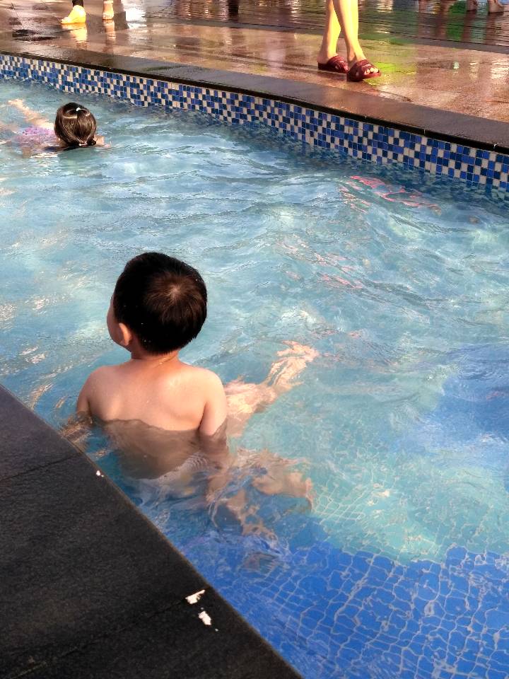 1-3岁宝宝爱玩水能阻止吗,3岁宝宝特别爱玩水