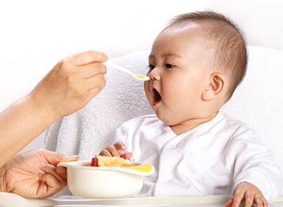 新生妈妈母乳喂养小知识,宝宝母乳喂养初次应该吃什么辅食