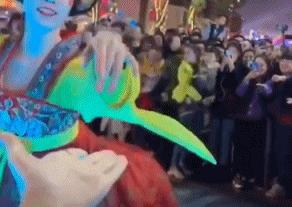 不倒翁小姐姐抖音网红,网红不倒翁小姐姐对比