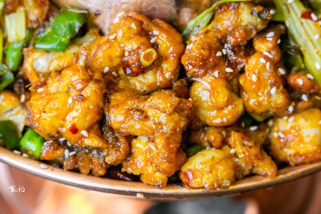 火爆襄阳的3层“壕锅”来袭！还有360°满到爆的龙虾牛蛙双子塔！