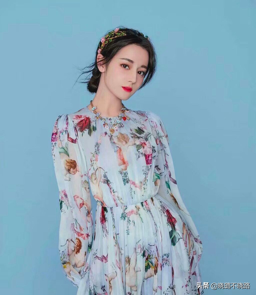 这个春天必学的气质发型,这个春天小丝巾这样搭