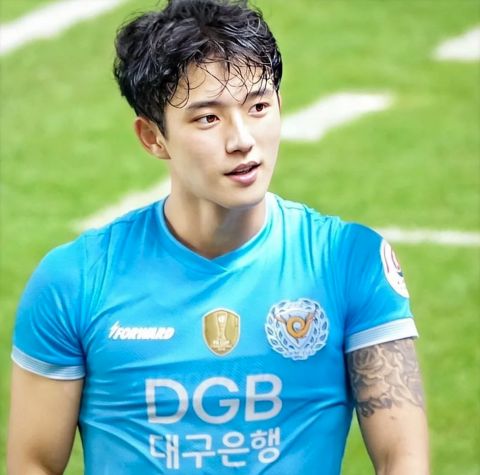 韩国足球帅哥郑胜元视频,韩国运动员郑胜元踢球视频