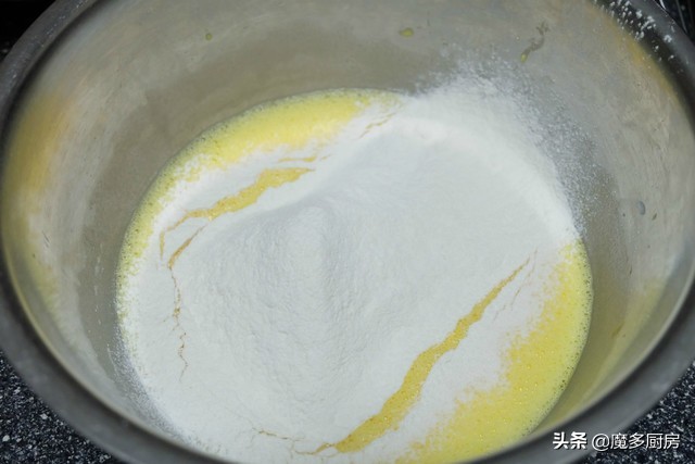 不用面粉做蛋糕只用鸡蛋和牛奶,低糖蛋糕的做法烤箱