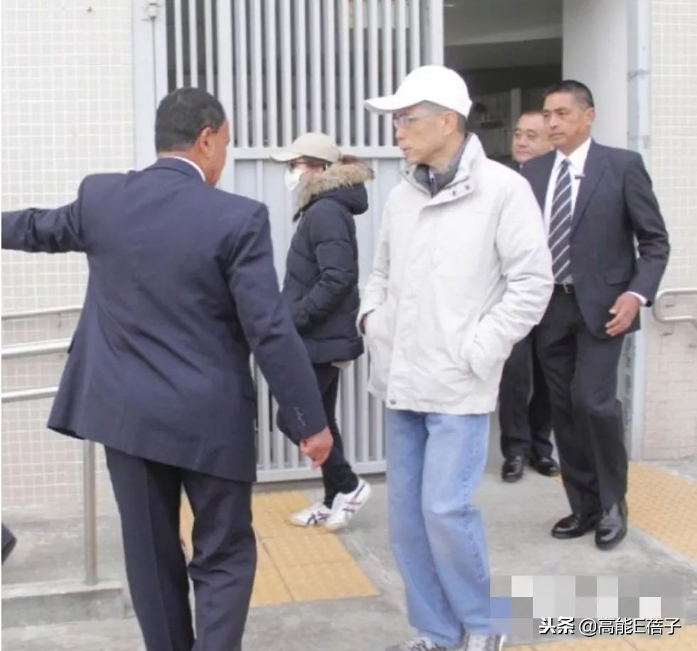 李嘉诚祭拜亡妻,李嘉诚拜祭亡妻