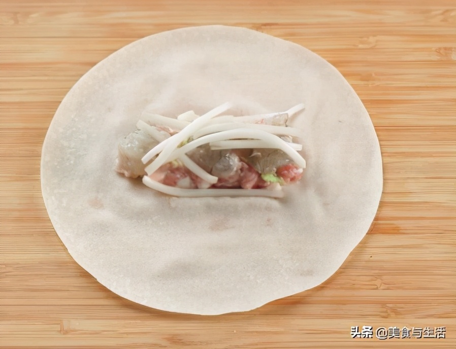 做春卷的手法全过程,怎样做皮薄酥脆的春卷