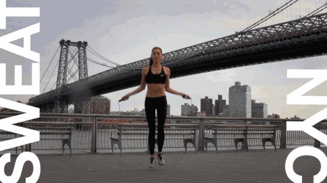 *窥偷**女神AdrianneHo的ins照片,我仿佛打开了新世界的大门……