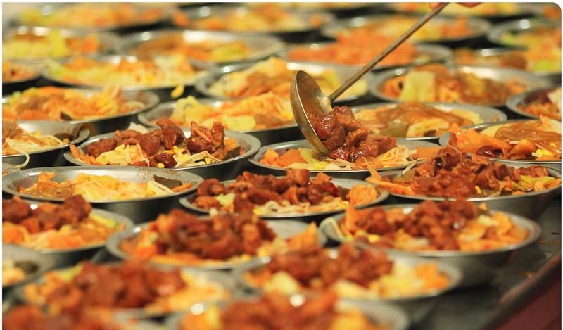 吃在“远航大酒楼”，绵阳学生的最高伙食标准